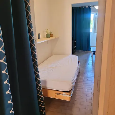 - - 100m Des Plages * Sète